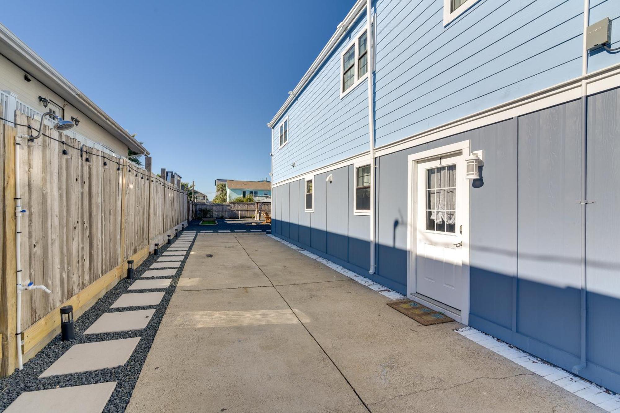 Seaside Retreat In Near Pleasure Pier! * Galveston