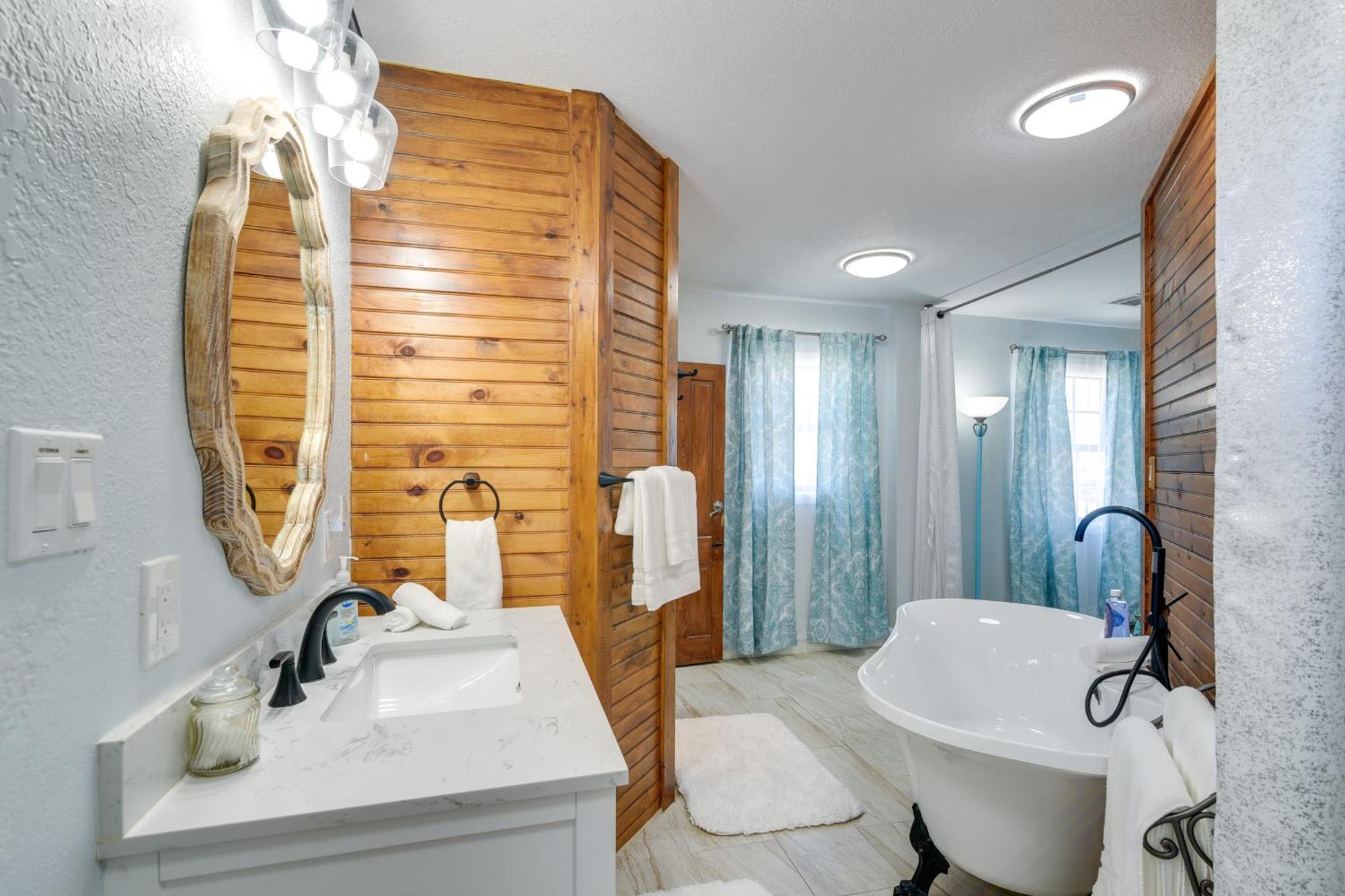 Holiday home Seaside Retreat In Near Pleasure Pier! *
