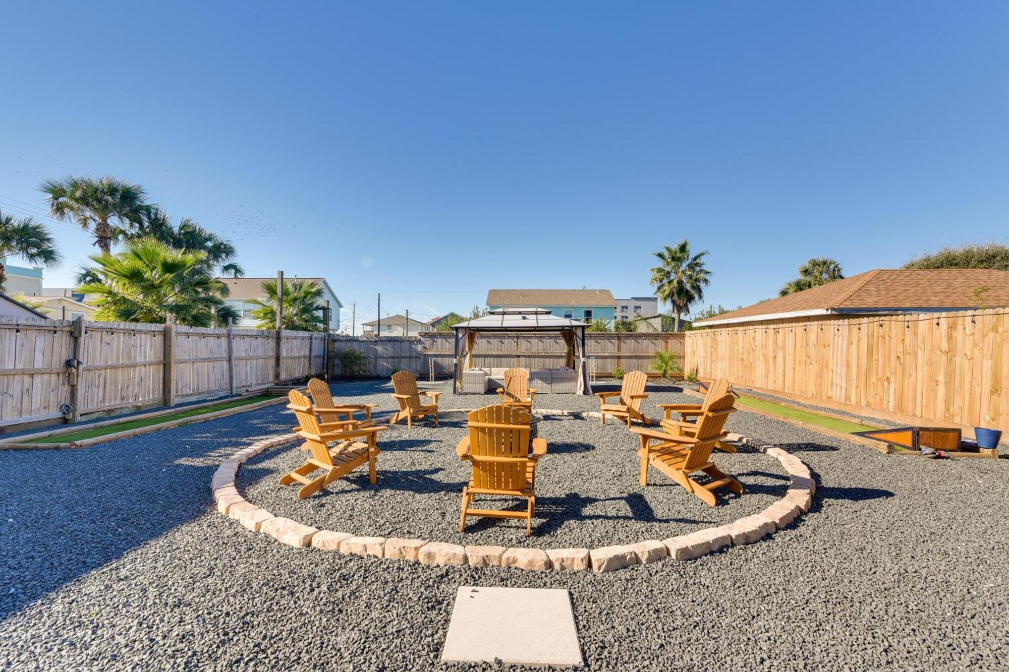 Seaside Retreat In Near Pleasure Pier!