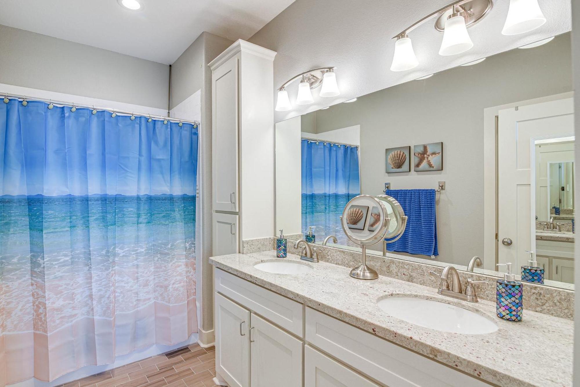 Gorgeous Bay With Private Pool!