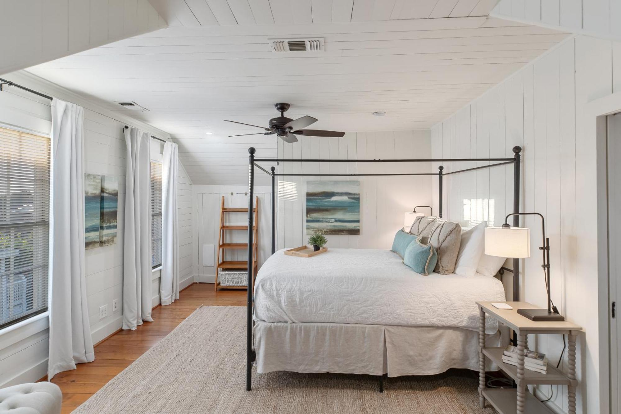 Holiday home Historic 1871 Coastal Breeze With Heated Pool - Restoring Galveston