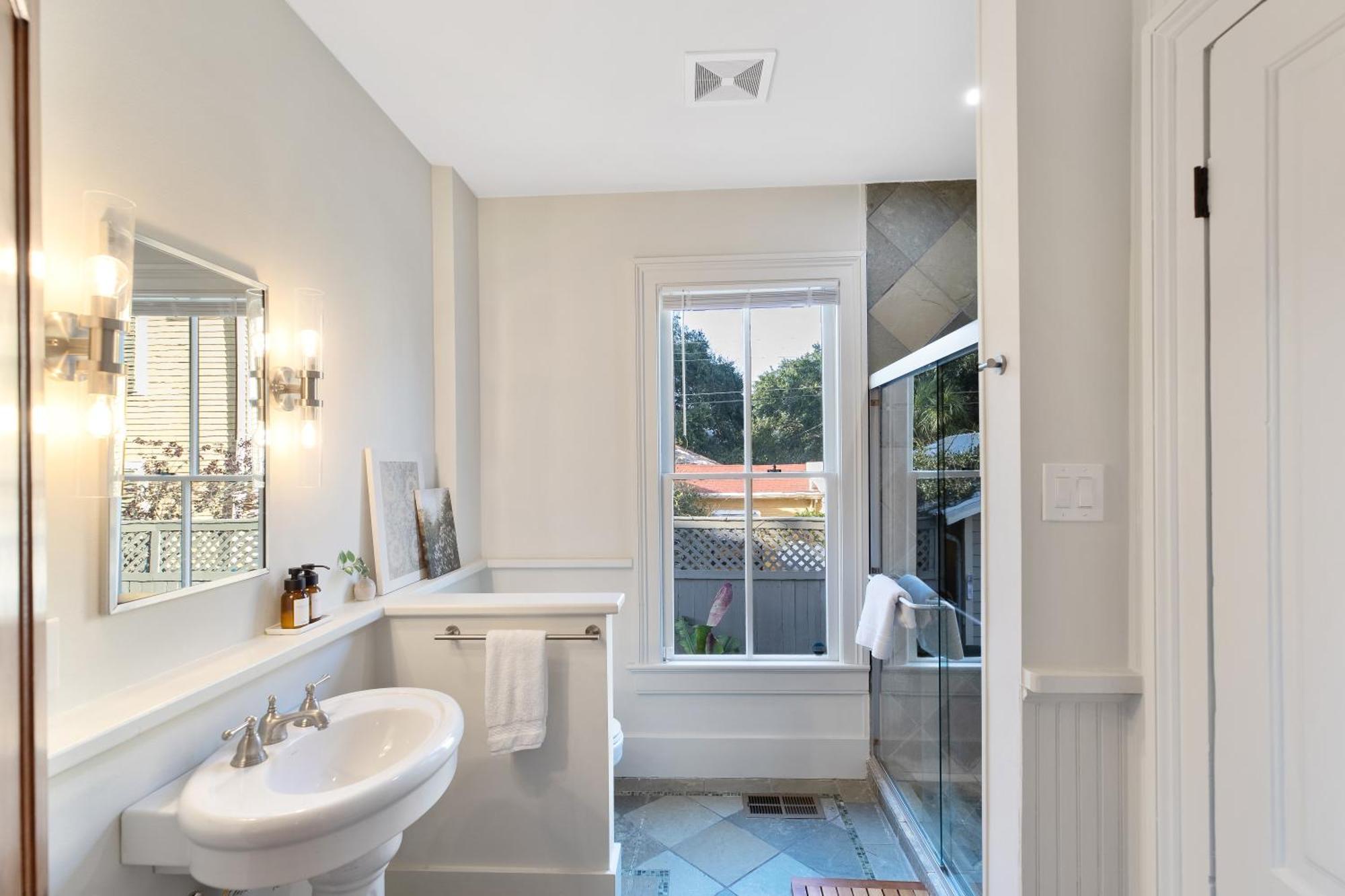 Historic 1871 Coastal Breeze With Heated Pool - Restoring