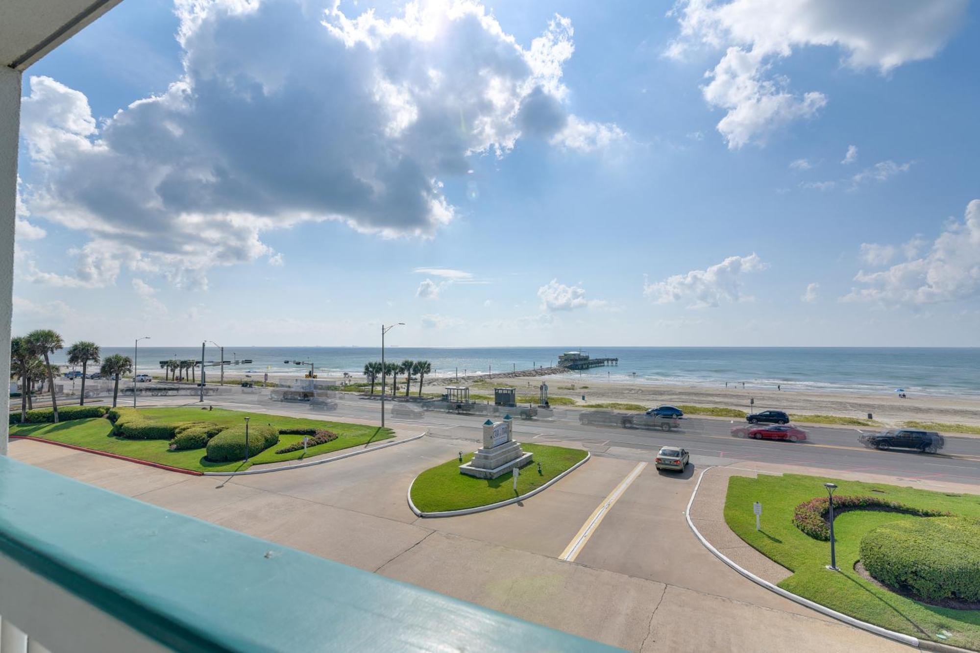 Beachfront With Pool And Ocean Views! *