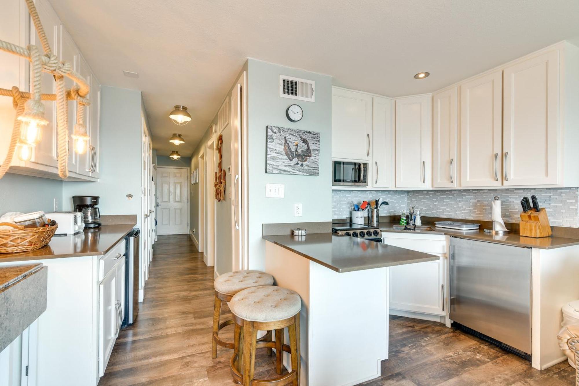 Apartment Beachfront With Pool And Ocean Views! Galveston