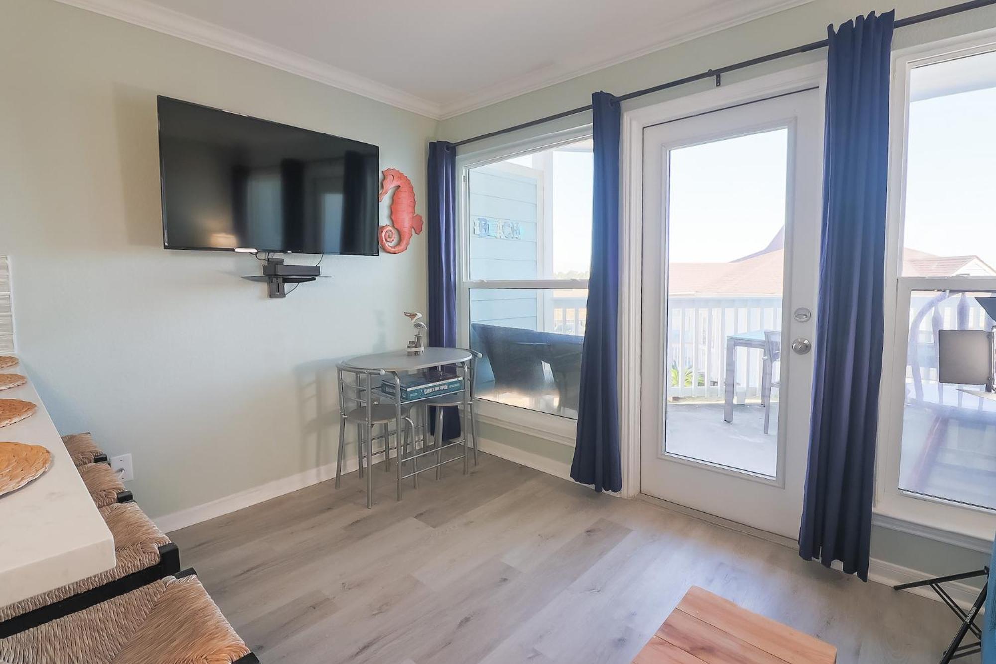 Charming Beachside Lovely Pool Hot Tubs And Boardwalk *
