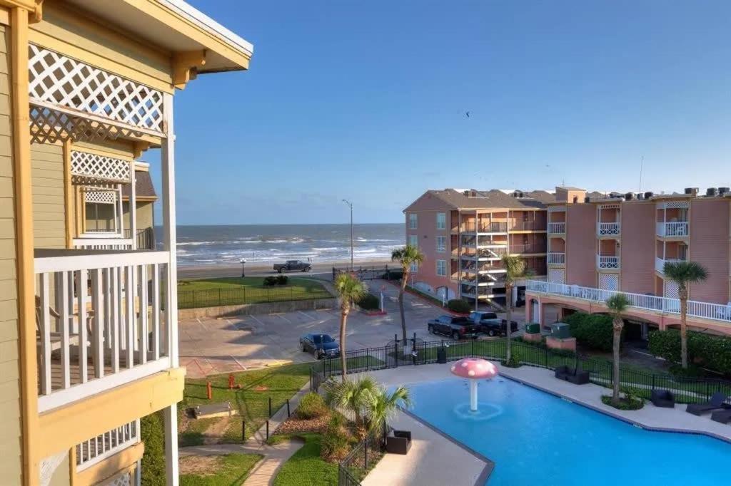 Beautiful Ocean Views At The Victorian Apartment