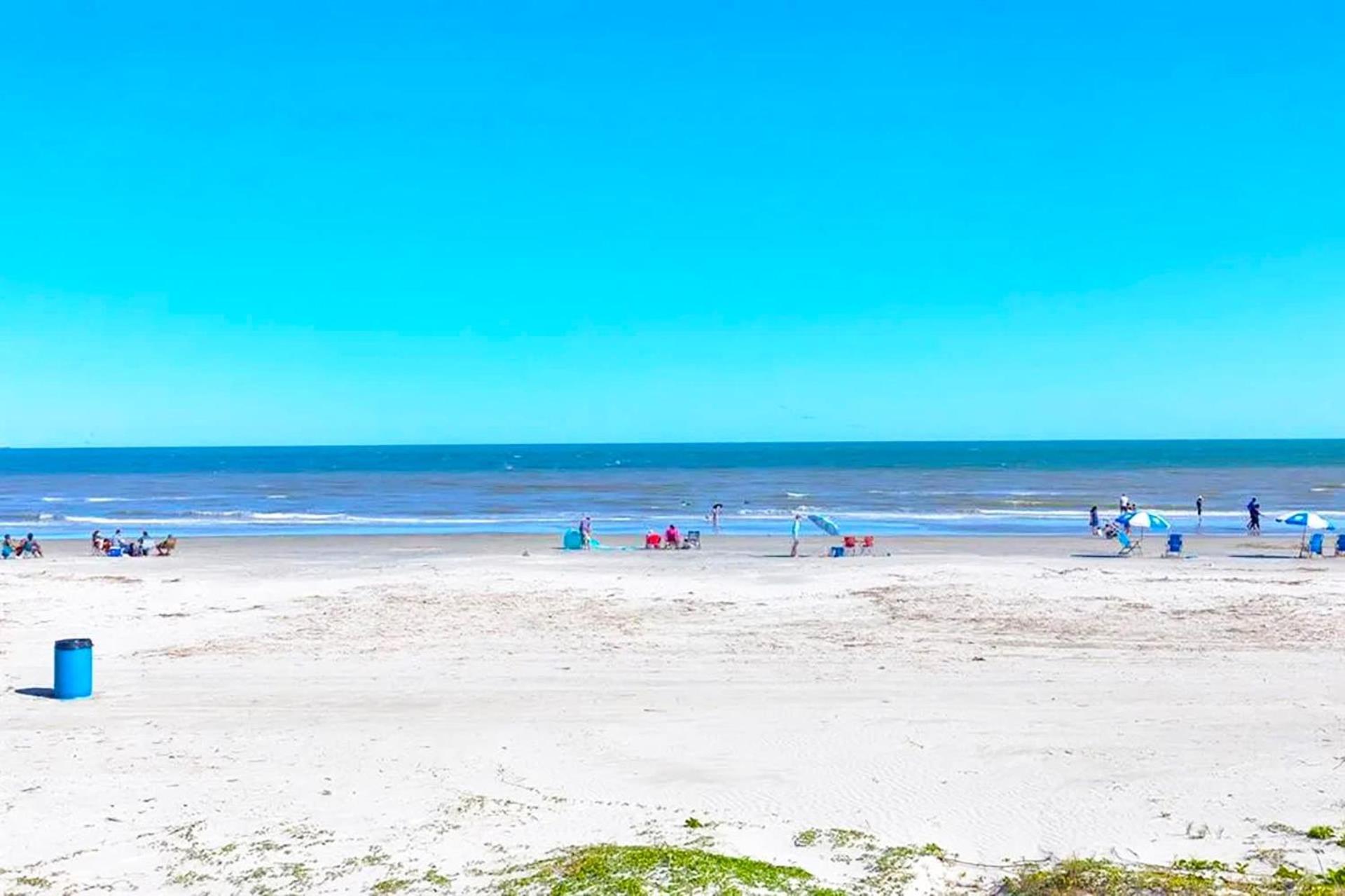 Beautiful Ocean Views At The Victorian Apartment