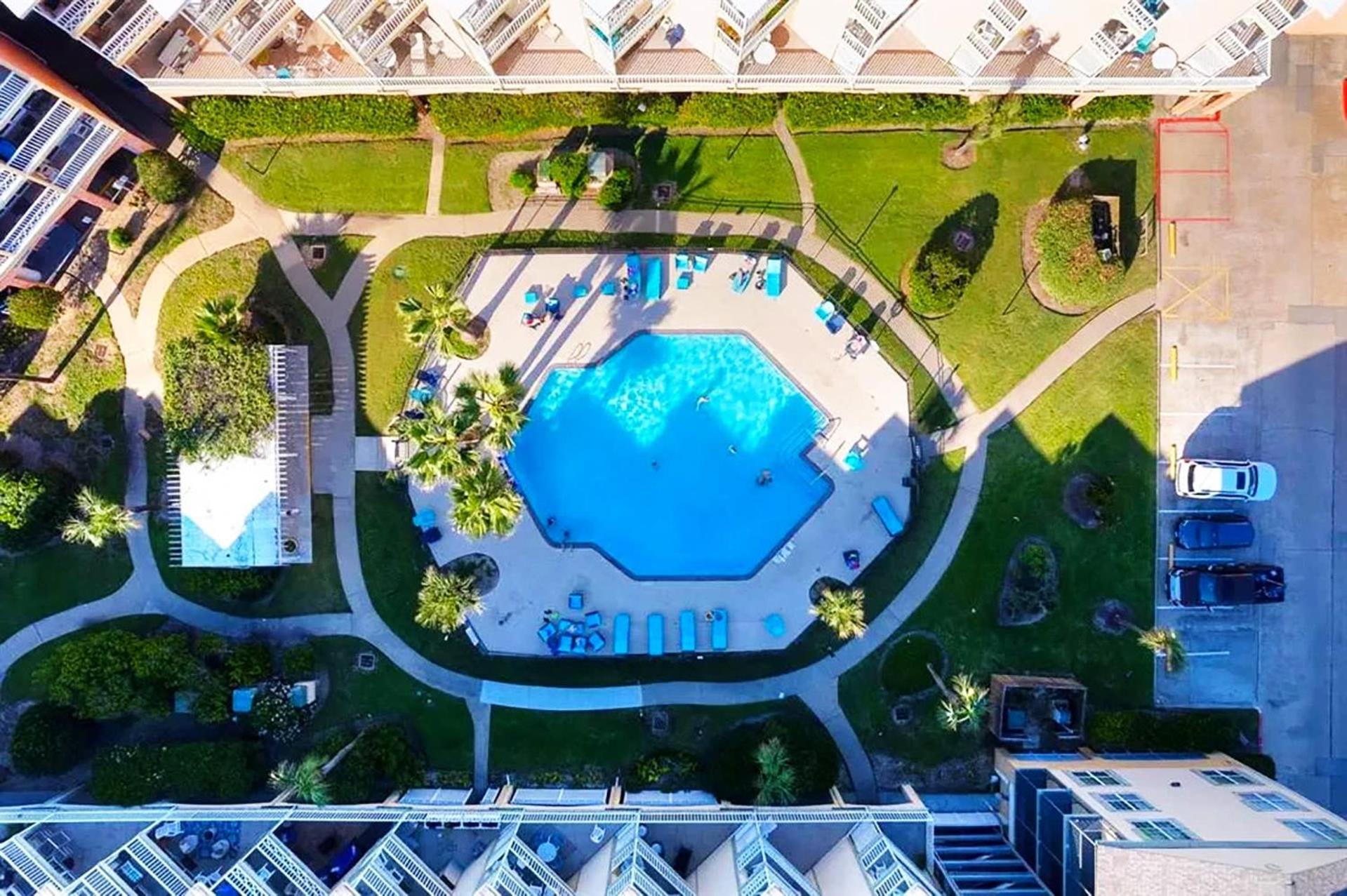 Beautiful Ocean Views At The Victorian Apartment Galveston