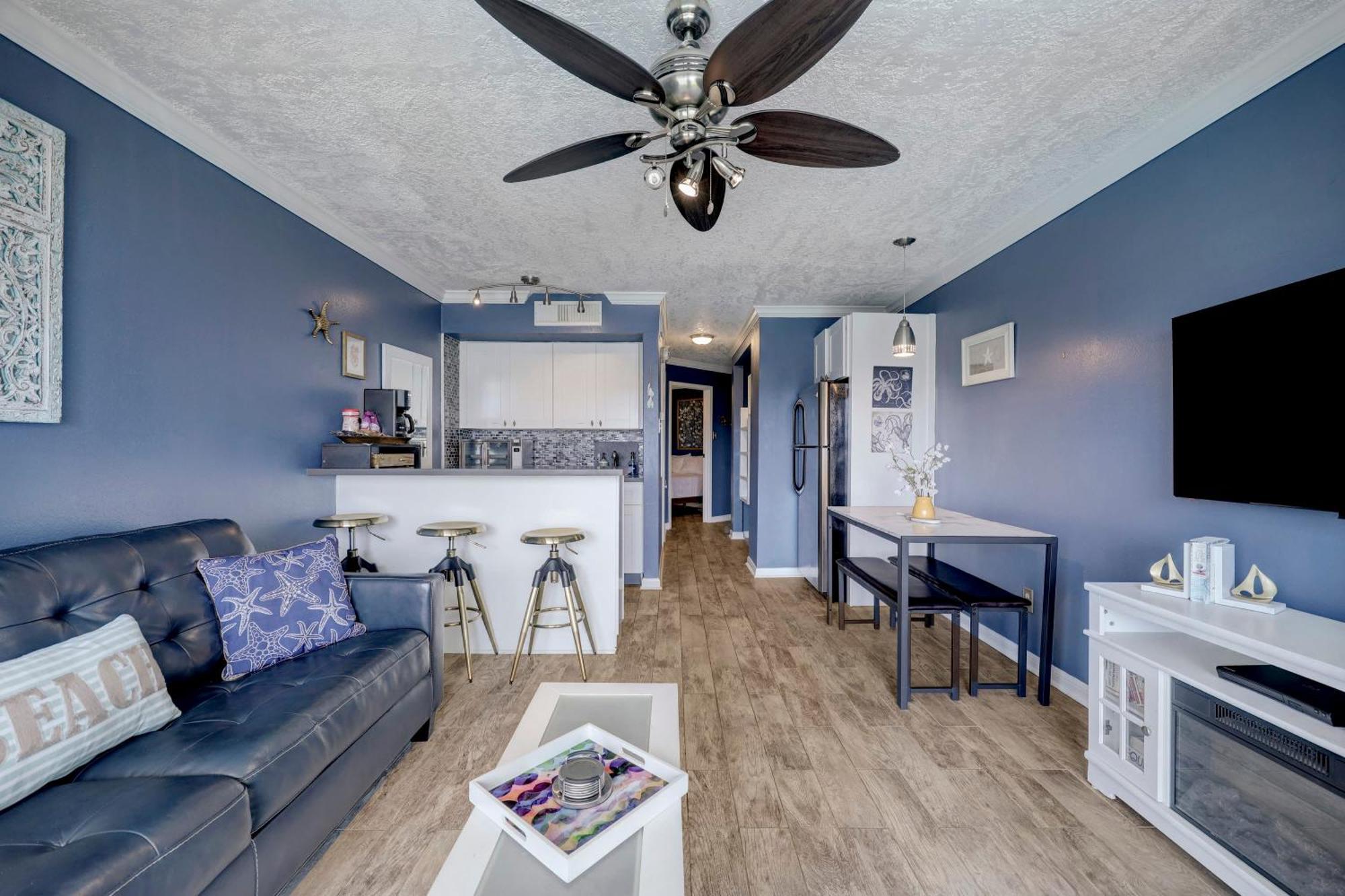 Beautiful Ocean Views At The Victorian Apartment Galveston