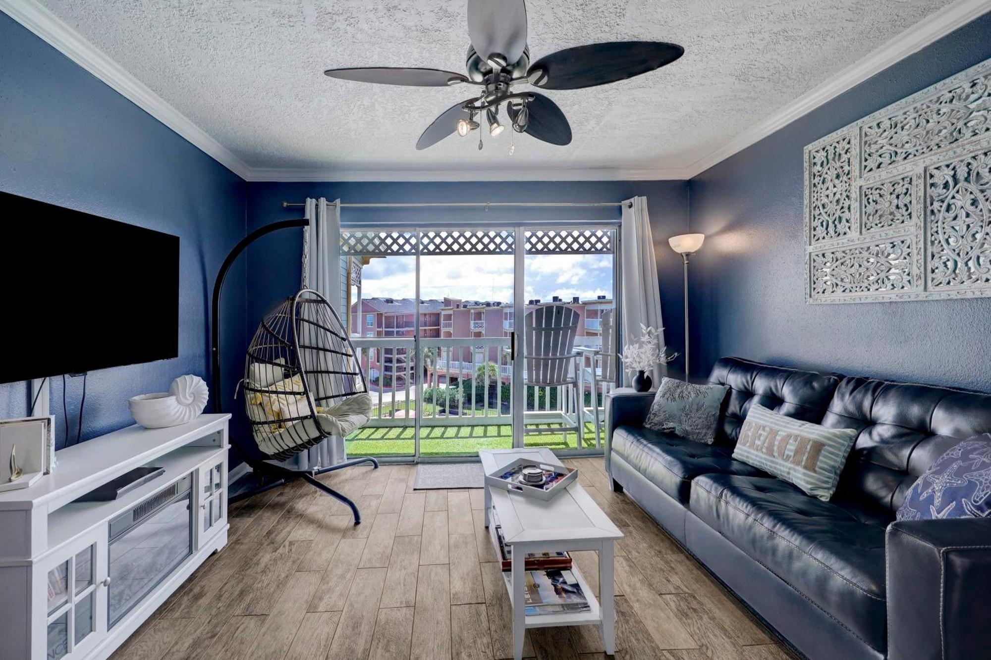 Beautiful Ocean Views At The Victorian Apartment