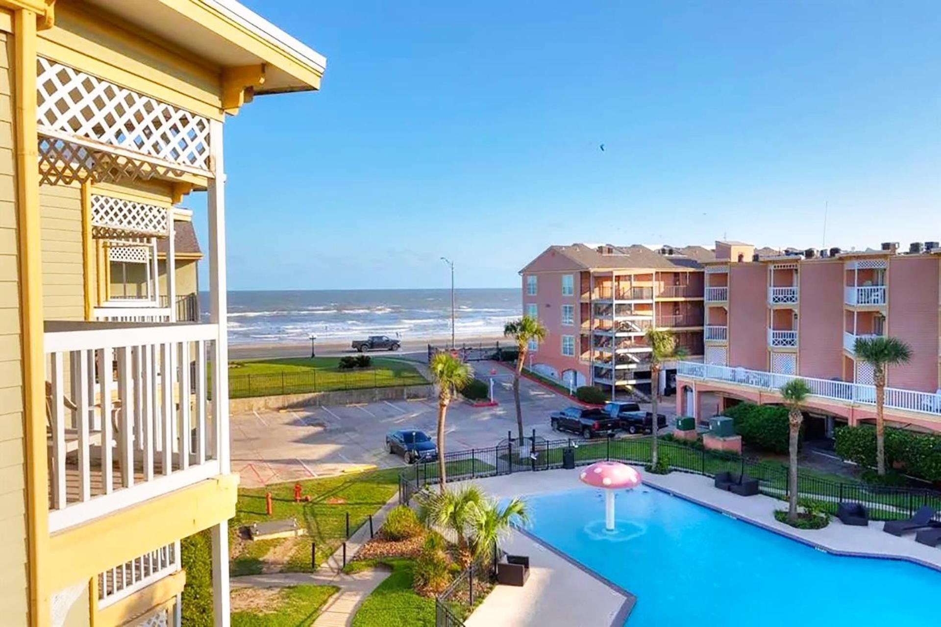 Beautiful Ocean Views At The Victorian Apartment *