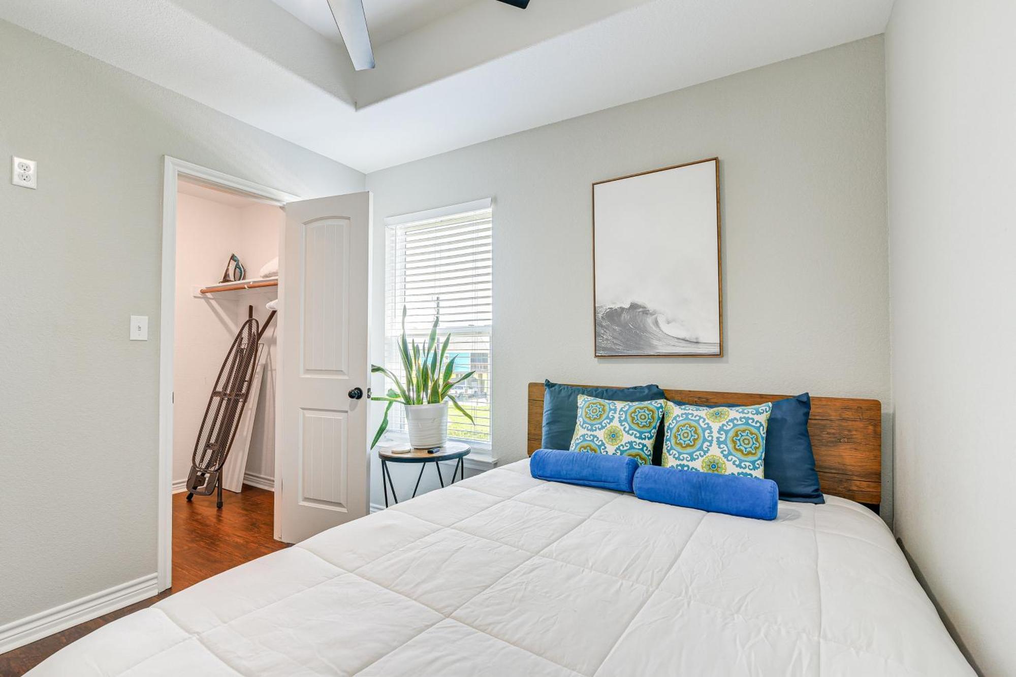 Holiday home With Covered Patio Walk To Beach! Galveston