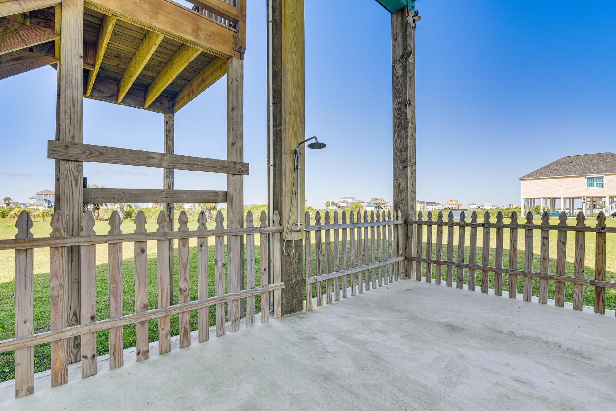 Holiday home With Covered Patio Walk To Beach! Galveston
