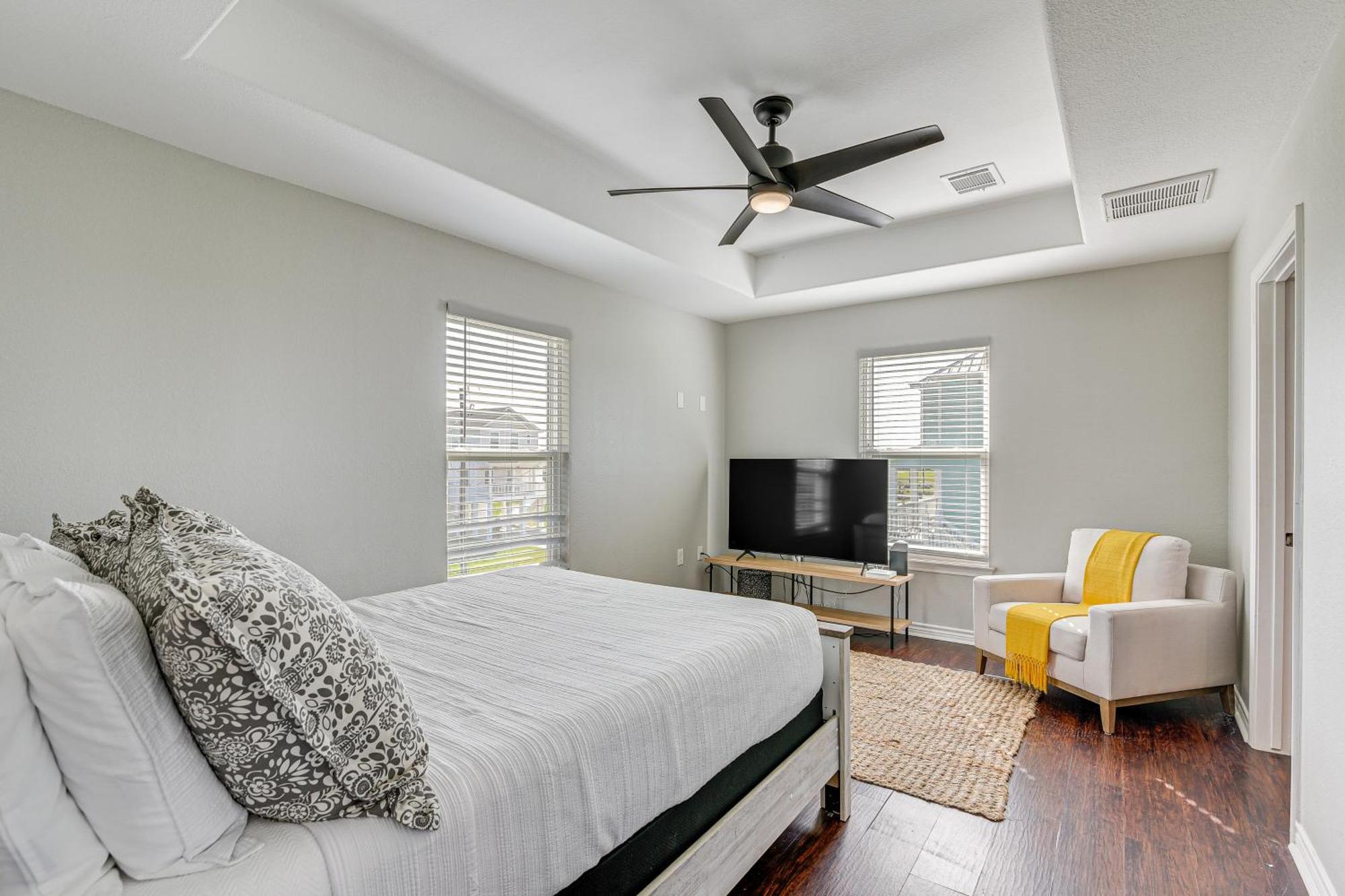 With Covered Patio Walk To Beach! Holiday home Galveston