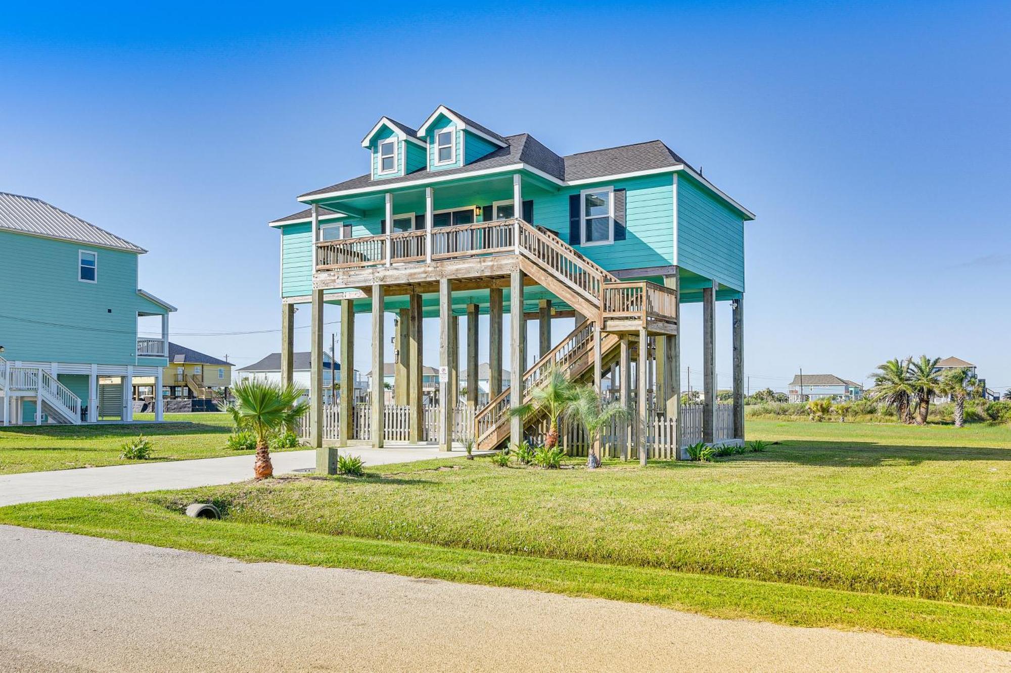 Holiday home With Covered Patio Walk To Beach! *