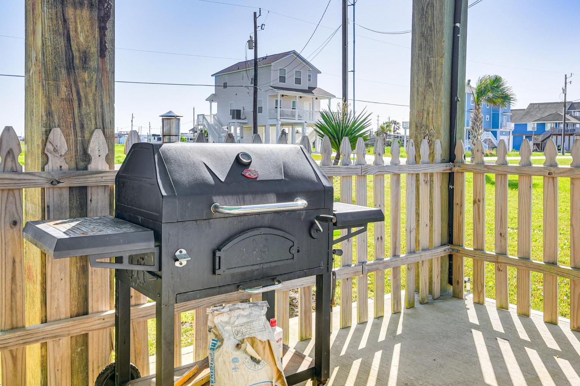 Holiday home With Covered Patio Walk To Beach! Galveston