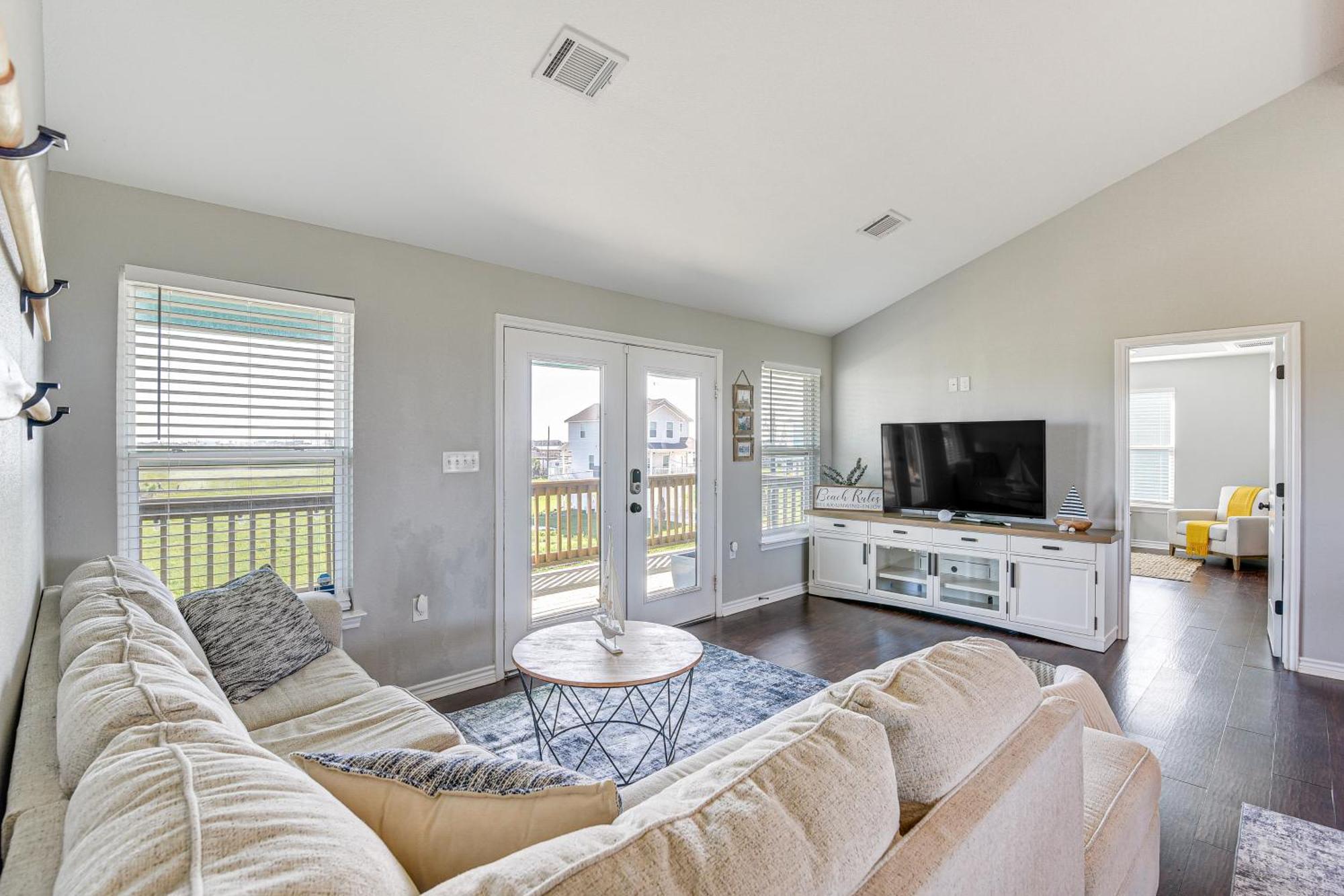 Holiday home With Covered Patio Walk To Beach! *