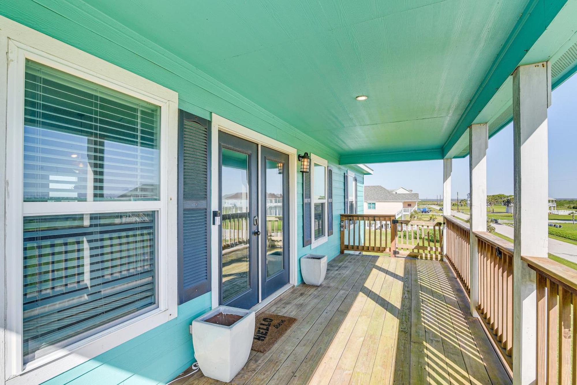 With Covered Patio Walk To Beach! Holiday home *