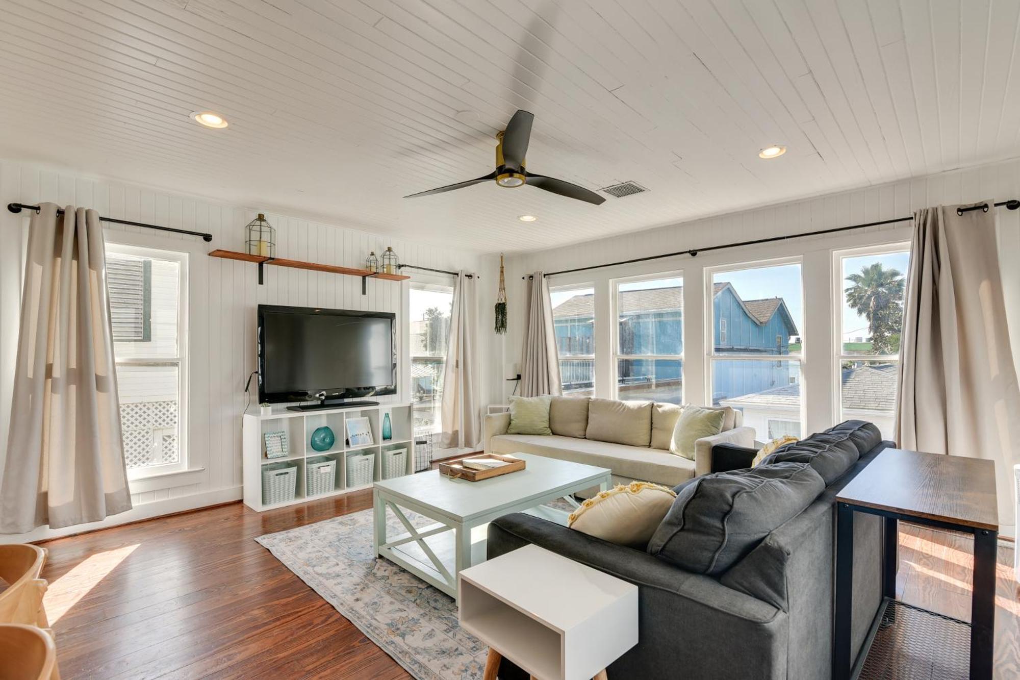 Beachside 1 Block To Beach! Holiday home