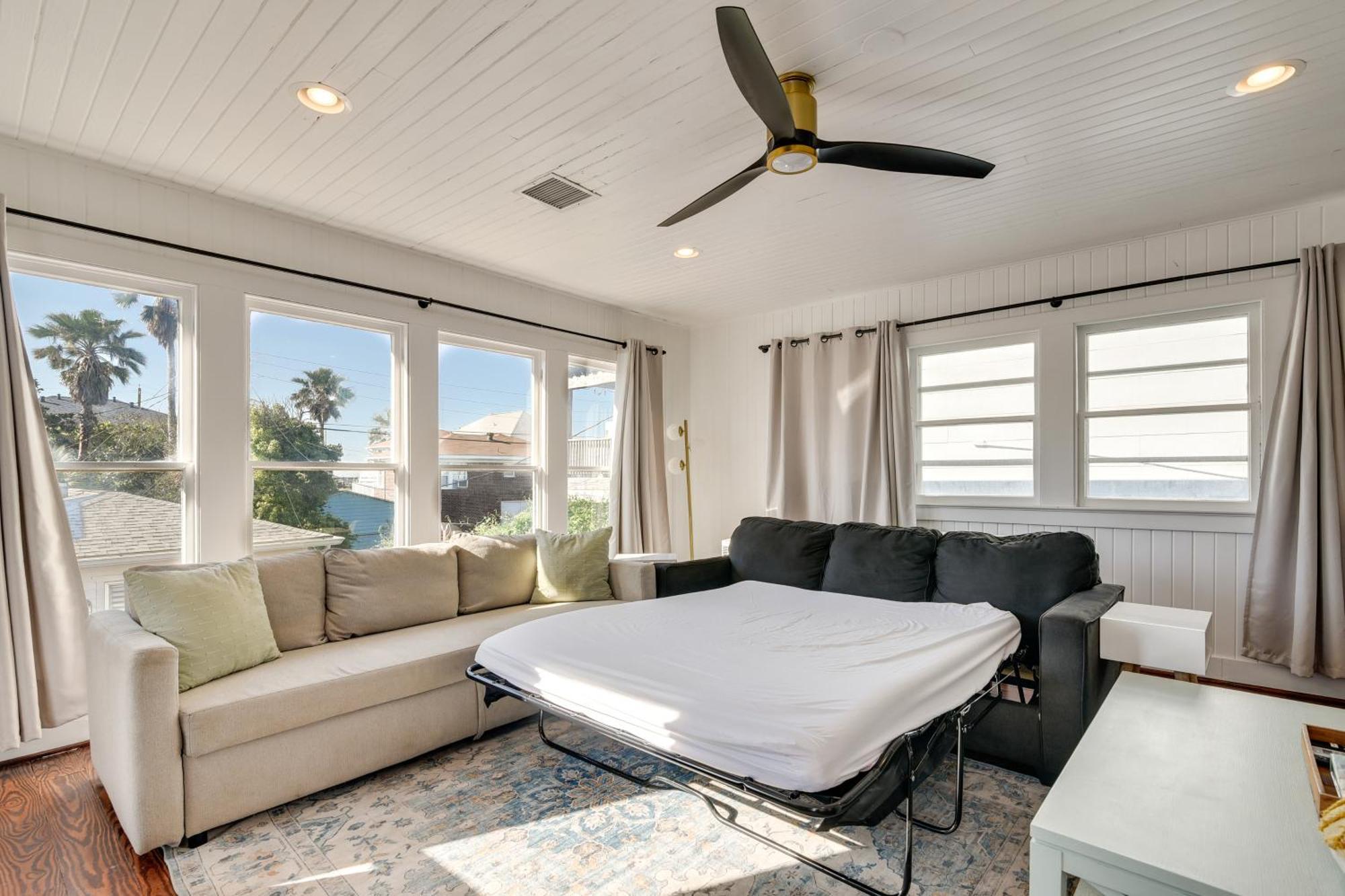 Holiday home Beachside 1 Block To Beach! Galveston