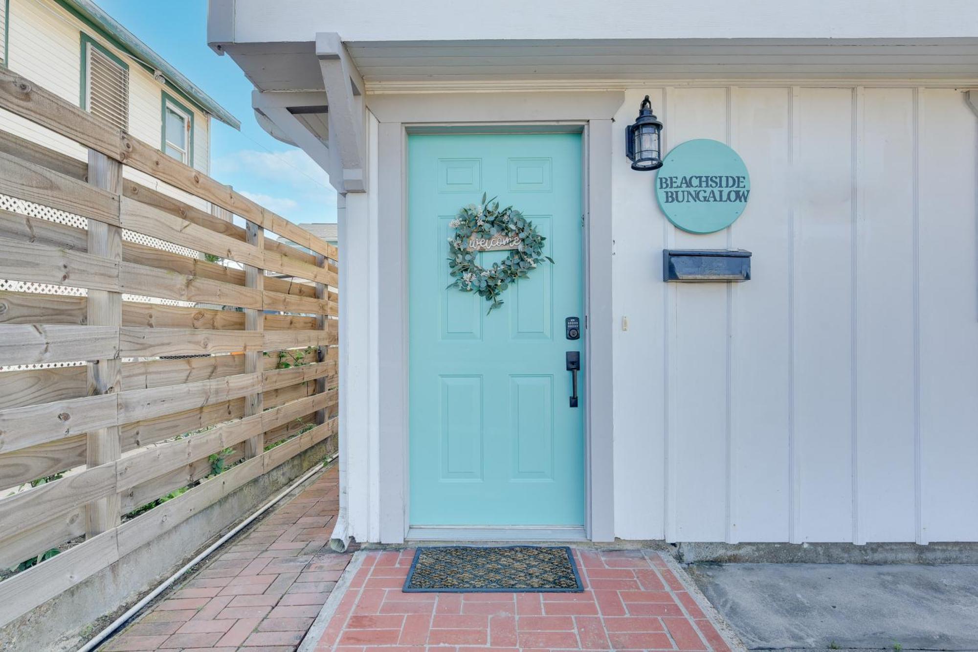 Beachside 1 Block To Beach! * Galveston