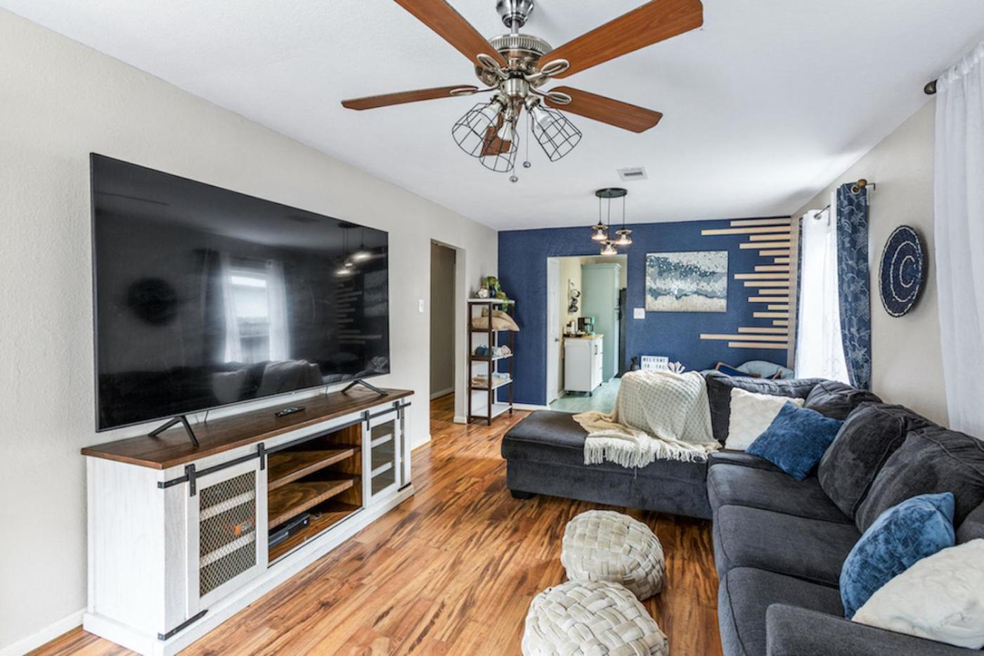 Holiday home The Blue Oasis With Handicap Ramp Access Dog Friendly & Cowboy Pool