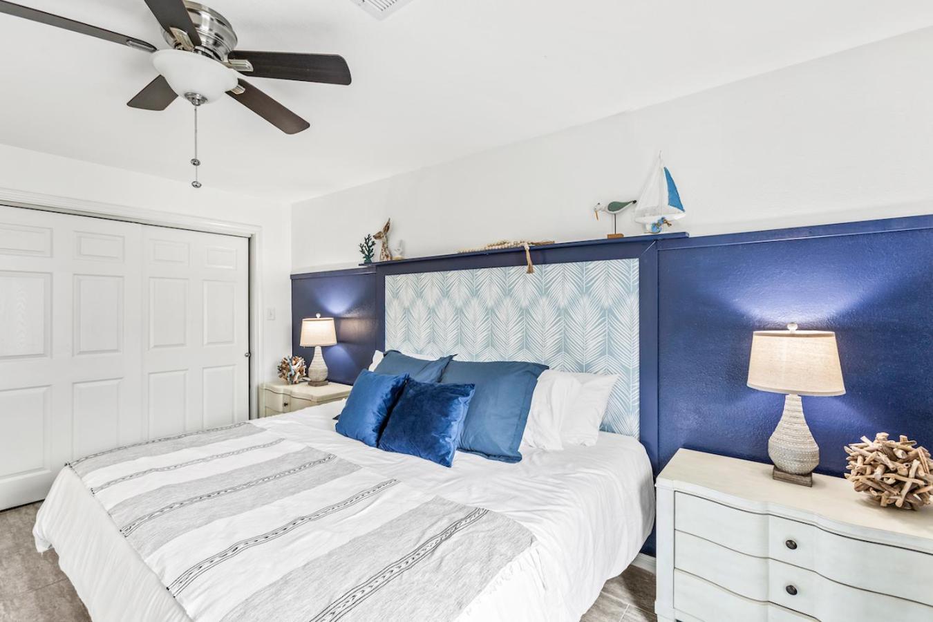 The Blue Oasis With Handicap Ramp Access Dog Friendly & Cowboy Pool Galveston