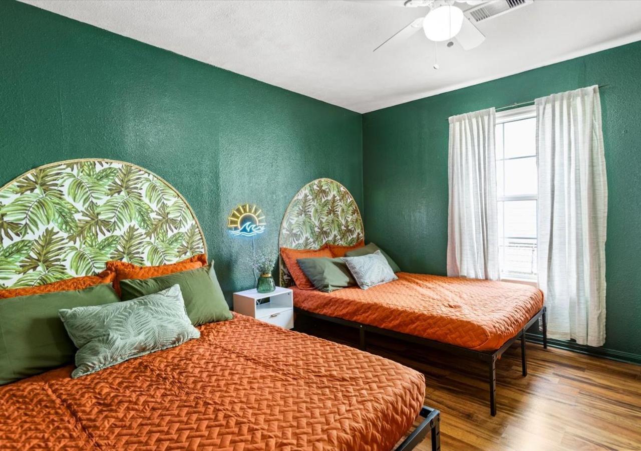 The Blue Oasis With Handicap Ramp Access Dog Friendly & Cowboy Pool * Galveston
