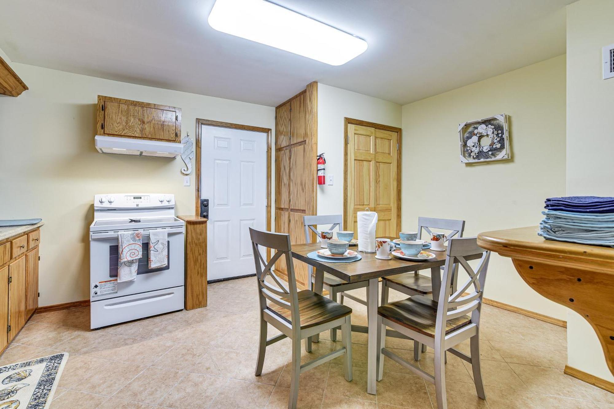 Bright Townhome Less Than 1 Mi To Downtown! Holiday home Galveston