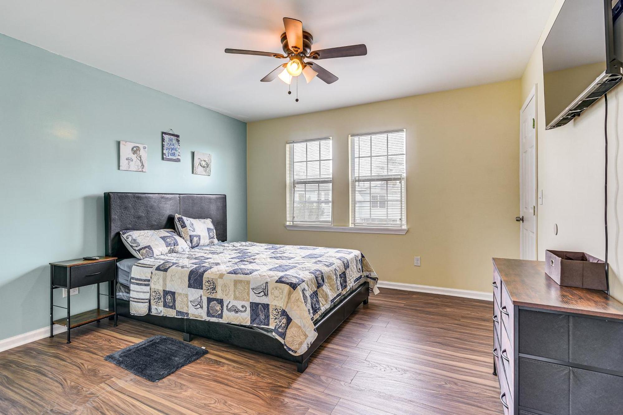 Bright Townhome Less Than 1 Mi To Downtown! Holiday home *