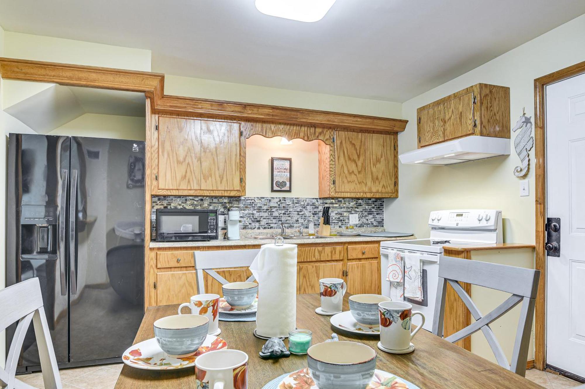 Bright Townhome Less Than 1 Mi To Downtown! Holiday home