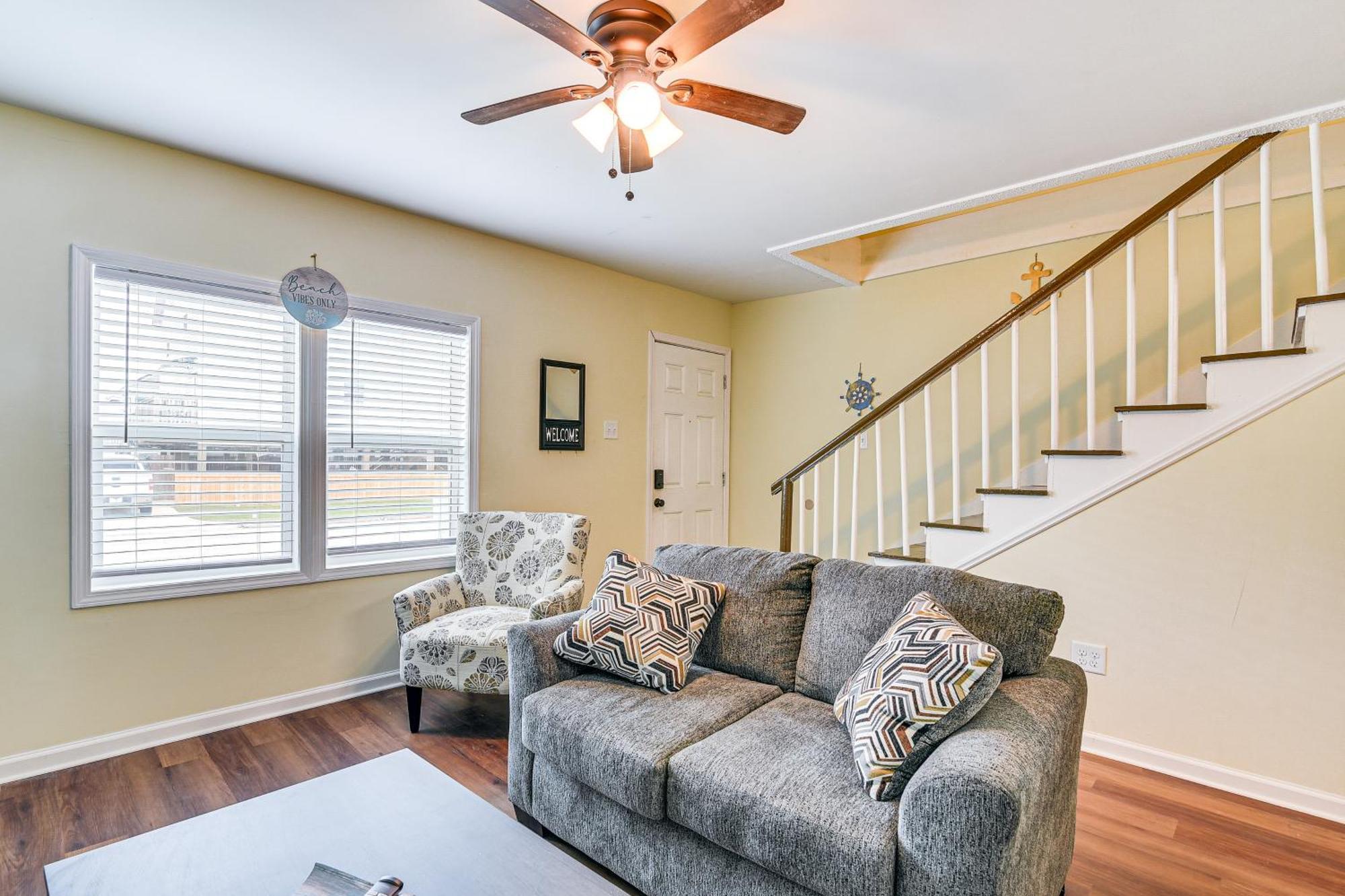 Bright Townhome Less Than 1 Mi To Downtown! Galveston
