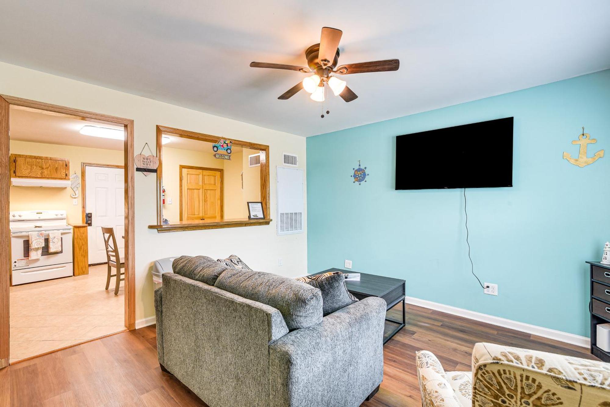 Bright Townhome Less Than 1 Mi To Downtown! Holiday home