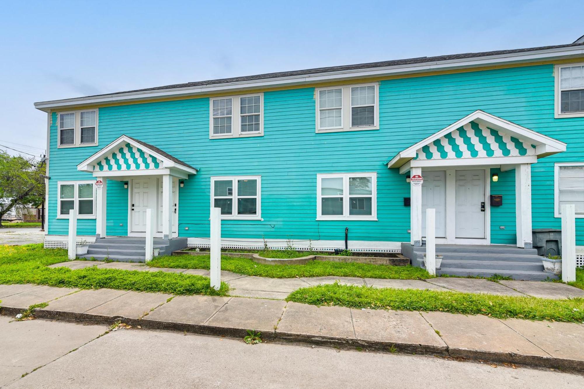 Bright Townhome Less Than 1 Mi To Downtown! Holiday home
