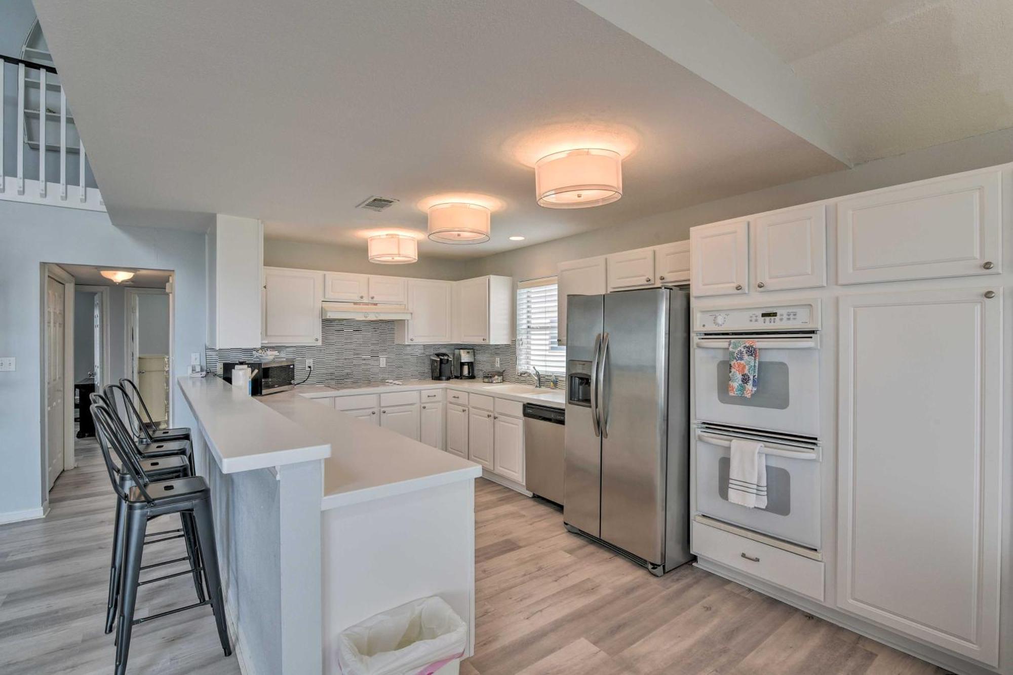 Oceanfront - Walk To Beach! Holiday home