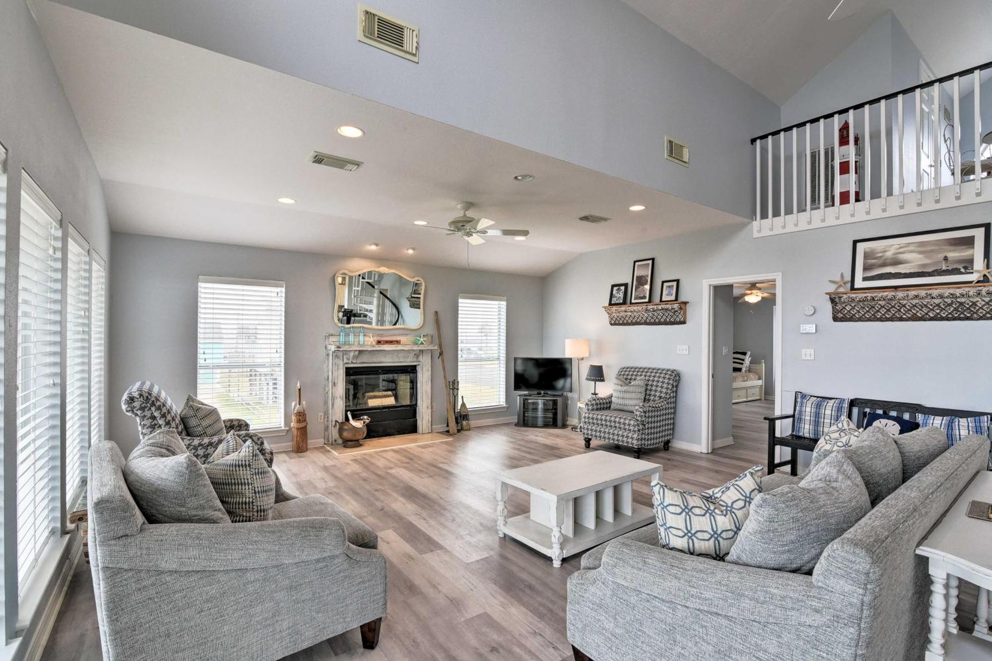 Oceanfront - Walk To Beach! Holiday home Galveston