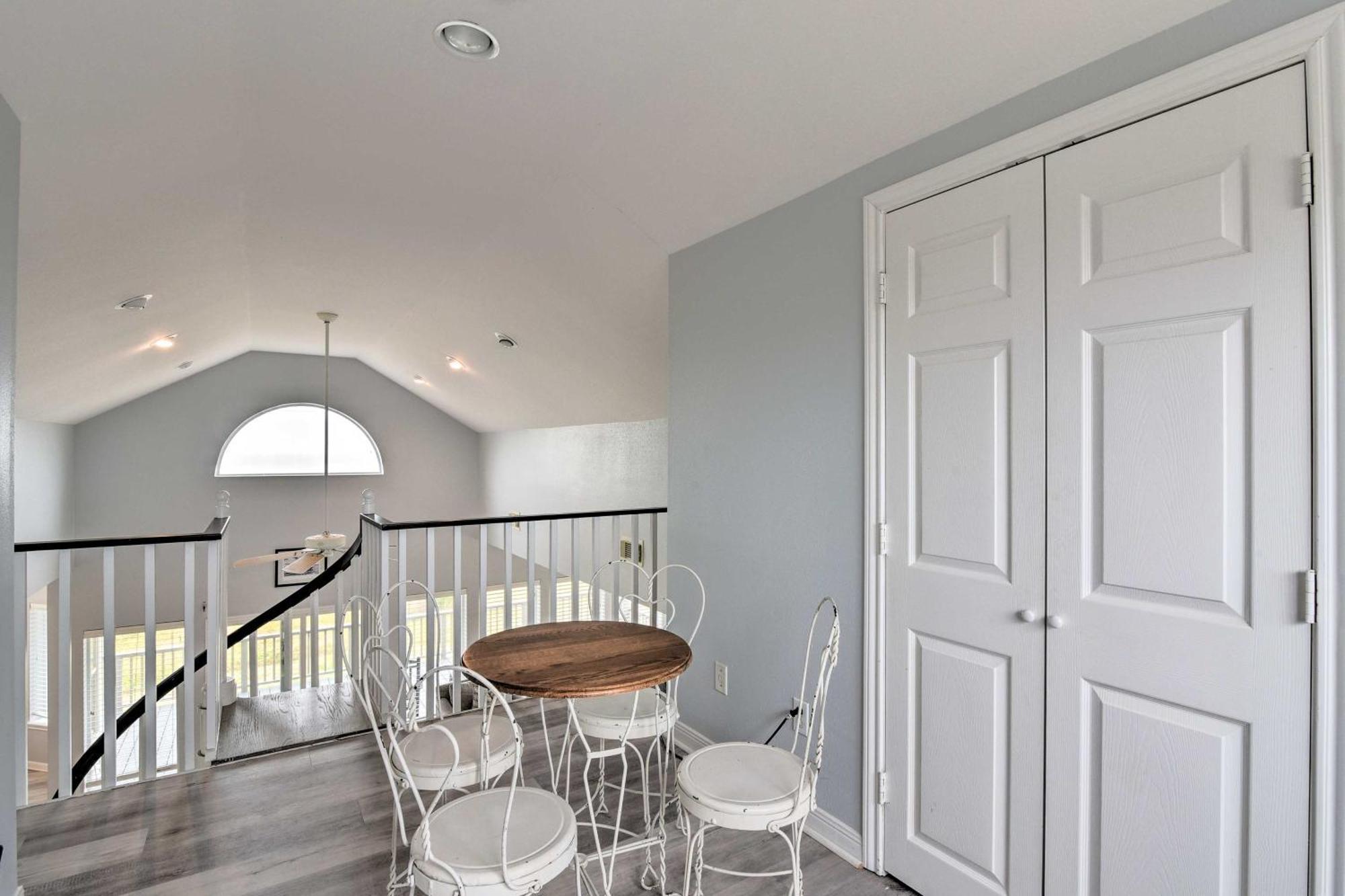 Oceanfront - Walk To Beach! Holiday home *