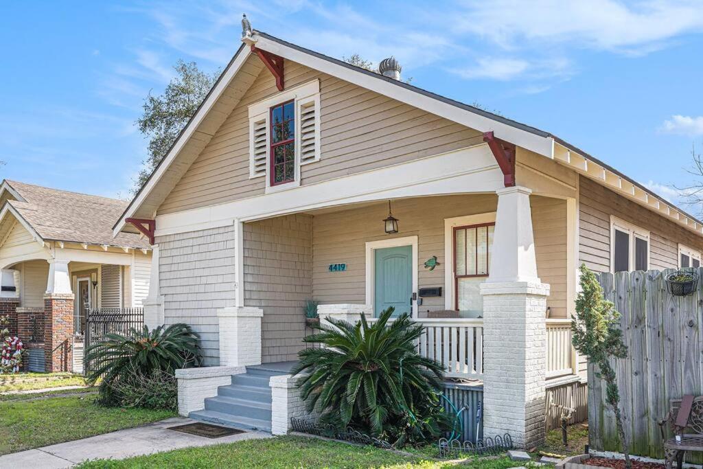 Holiday home Beachy Bungalow! 2bd, King Bed