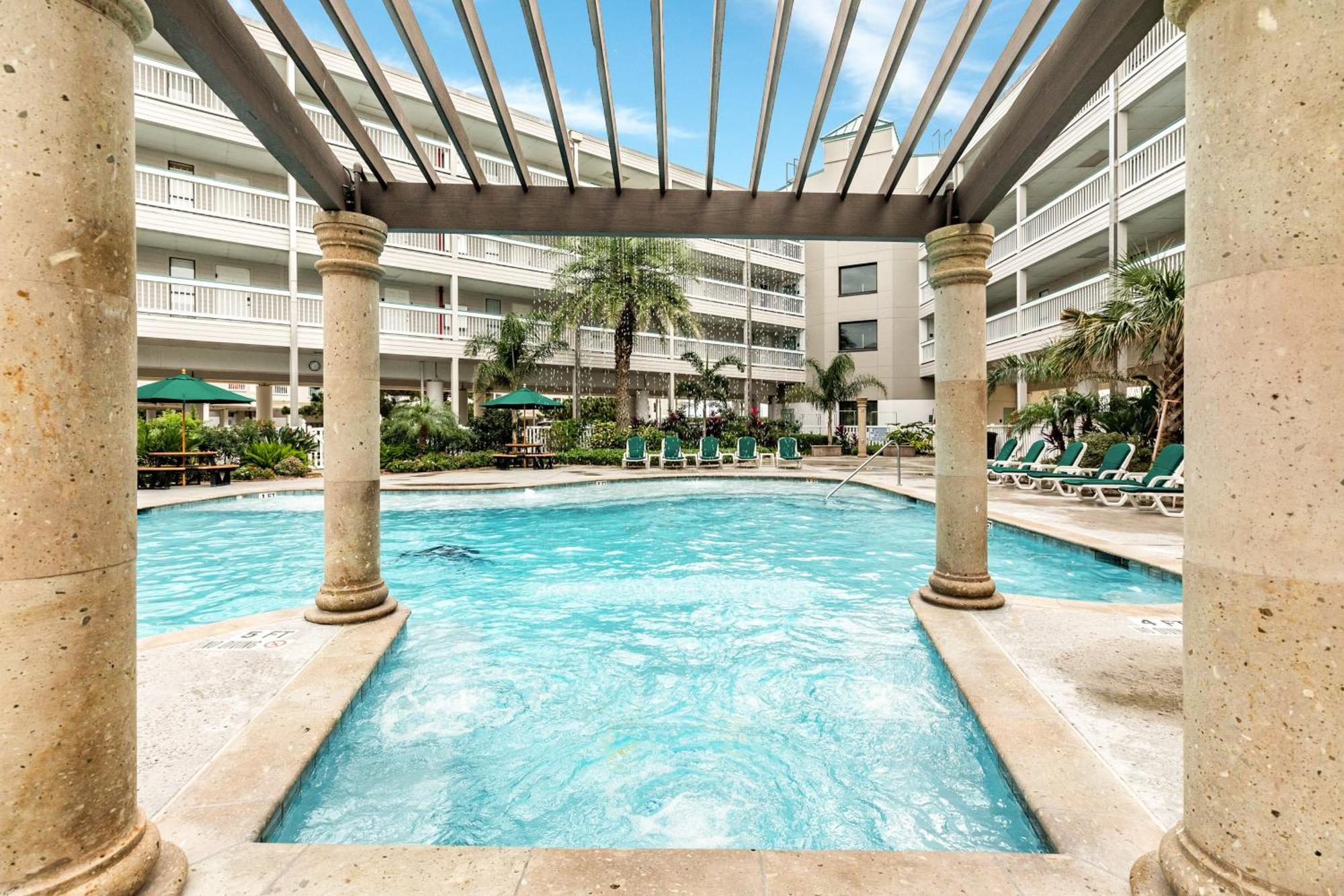 Casa Del Mar Beachfront Ii *