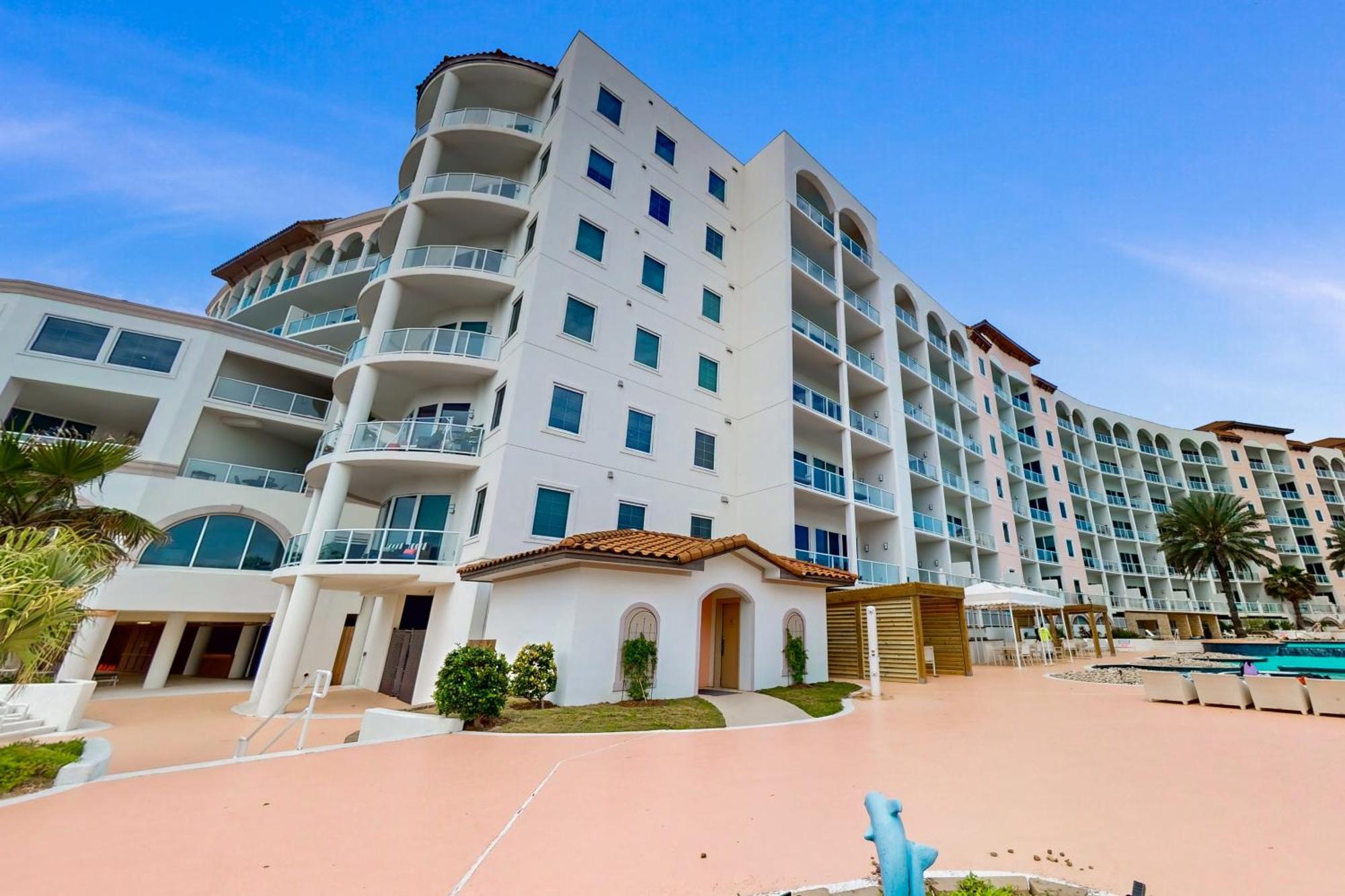 Pelican Oasis Apartment
