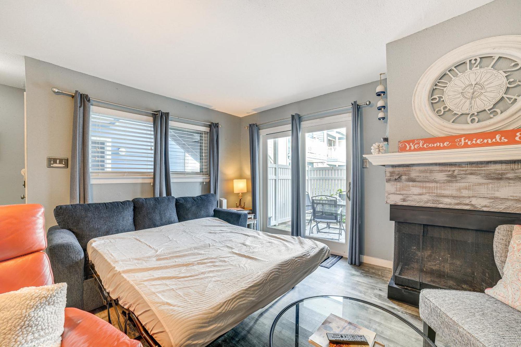 Apartment Relaxing Condo, Quarter Mile To Seawall! *