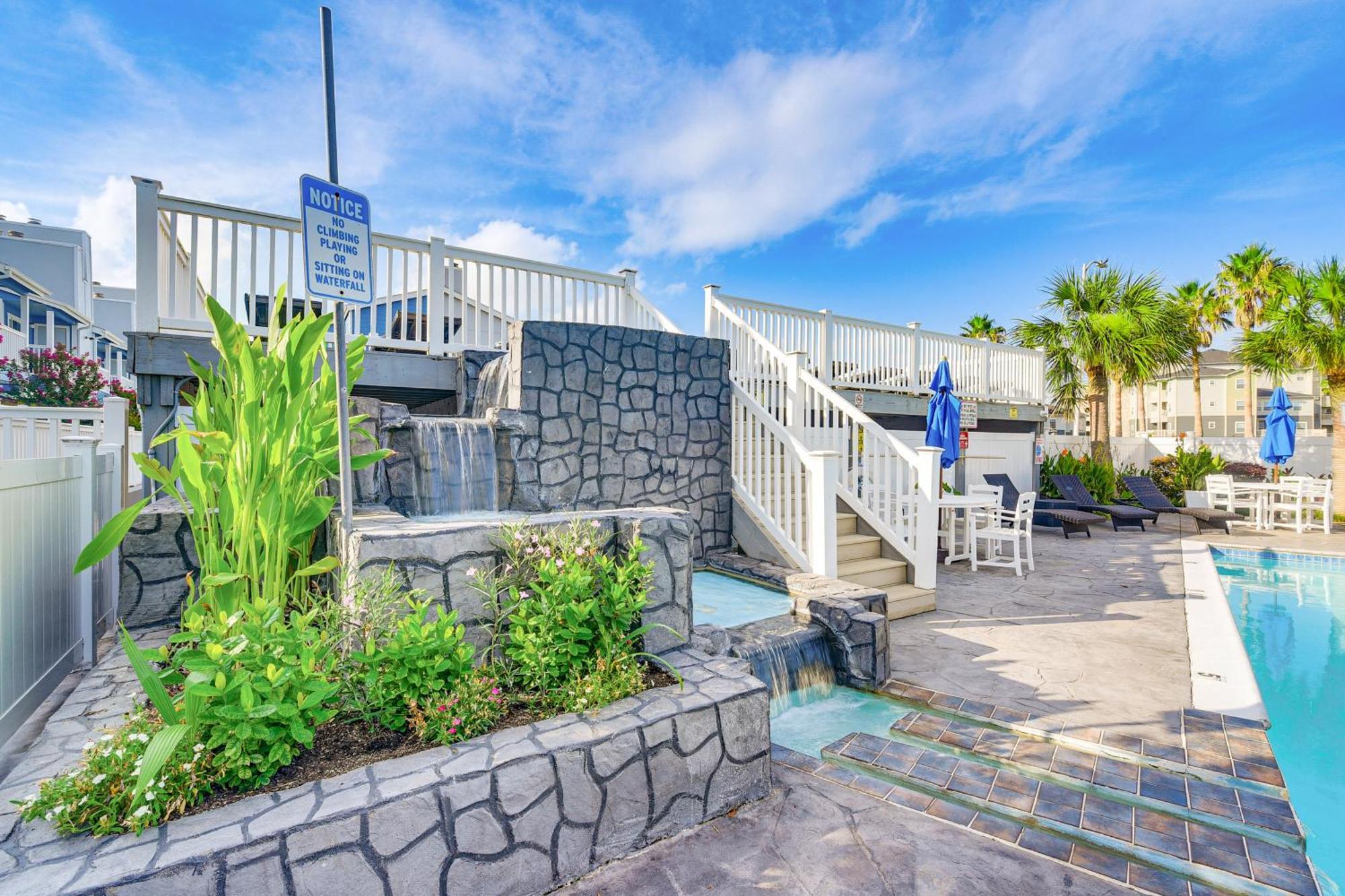 Relaxing Condo, Quarter Mile To Seawall! * Galveston