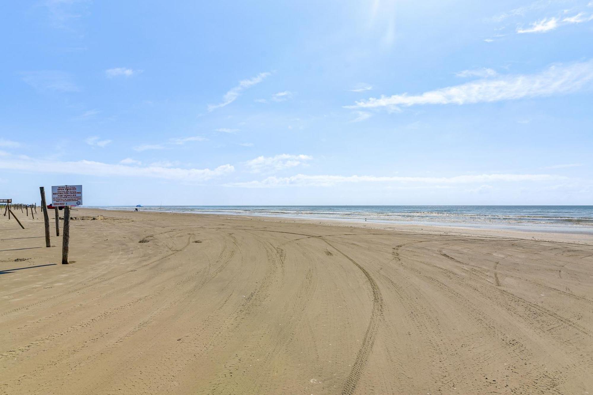 Walk To With Golf Cart! * Galveston