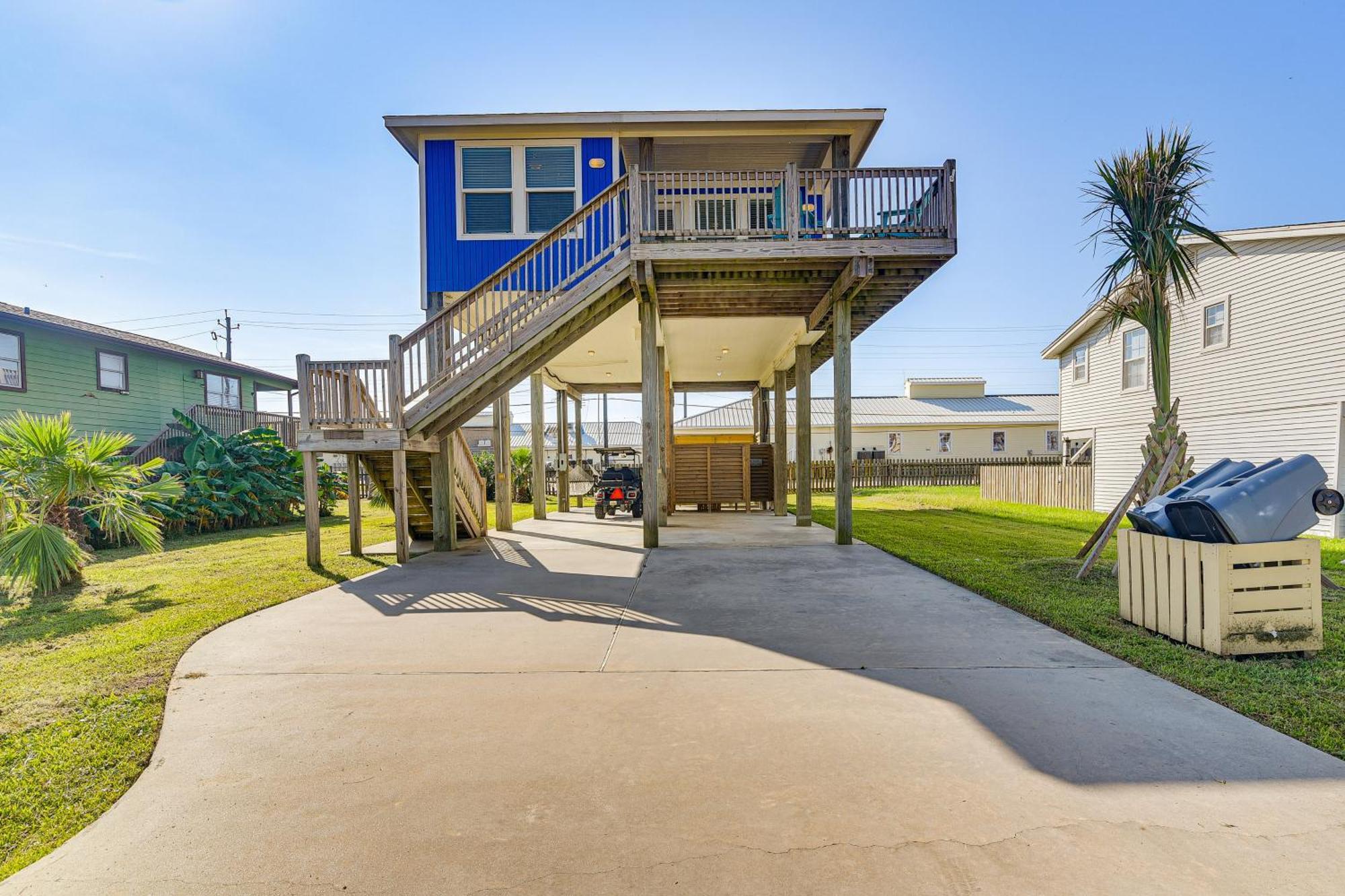 Holiday home Walk To With Golf Cart!