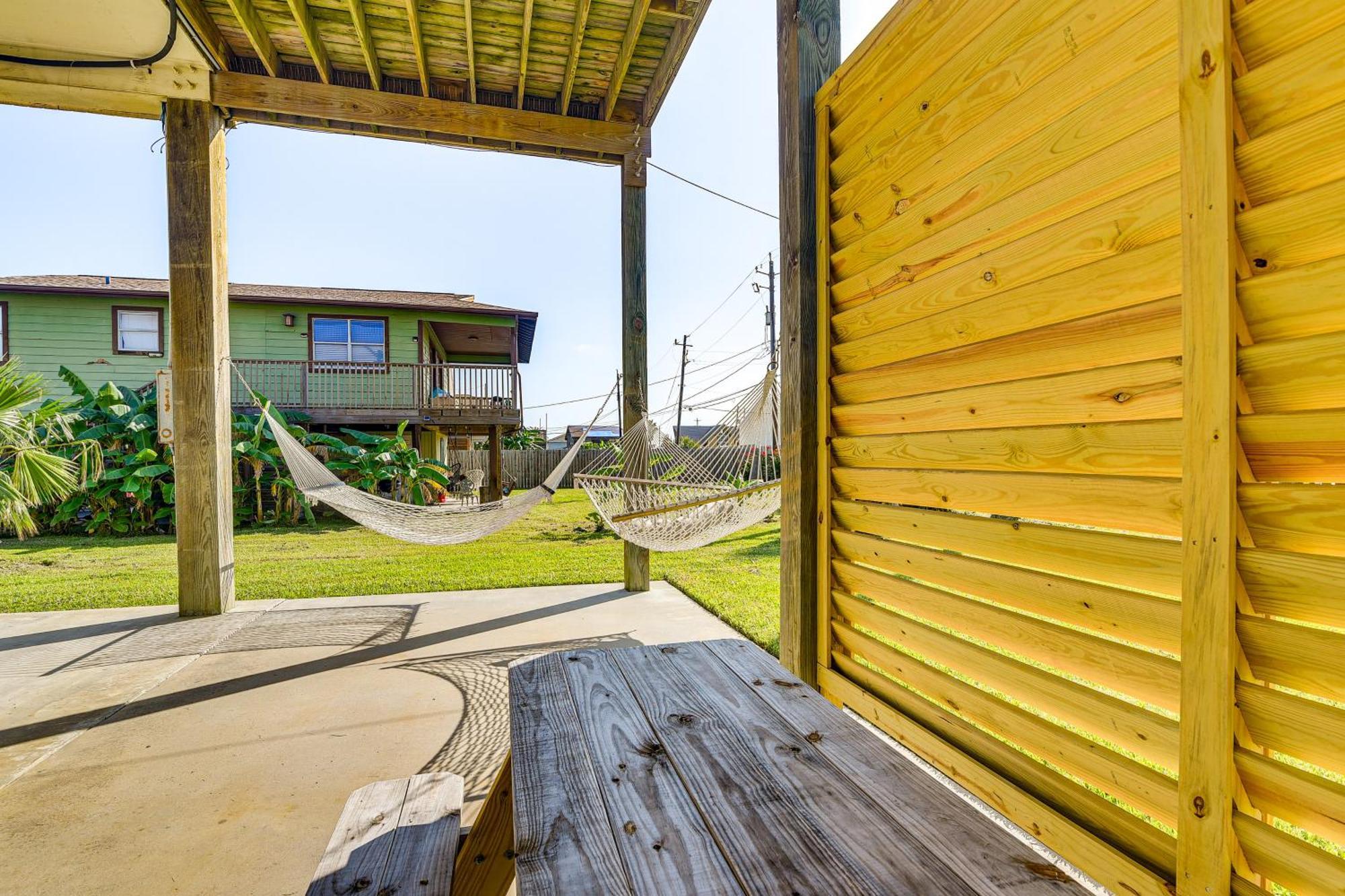 Holiday home Walk To With Golf Cart! Galveston