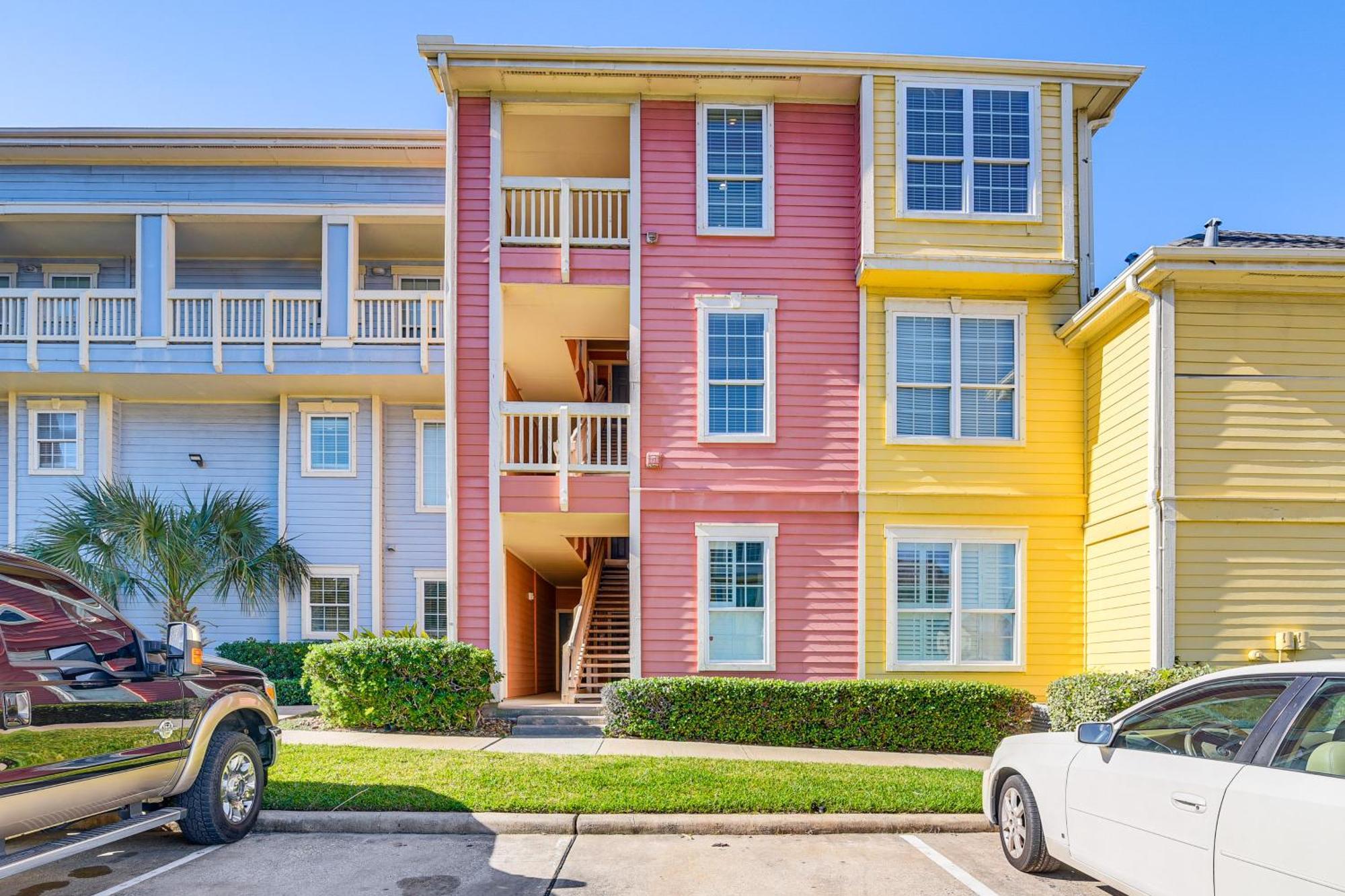 Steps To Ocean-view Condo! * Galveston