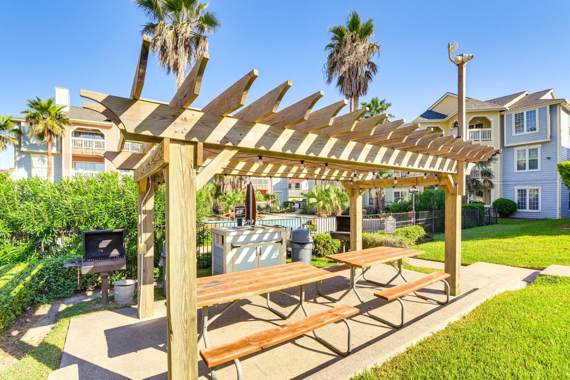 Steps To Ocean-view Condo! Galveston