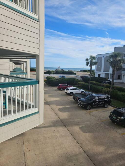 Apartment Seawall Breeze In