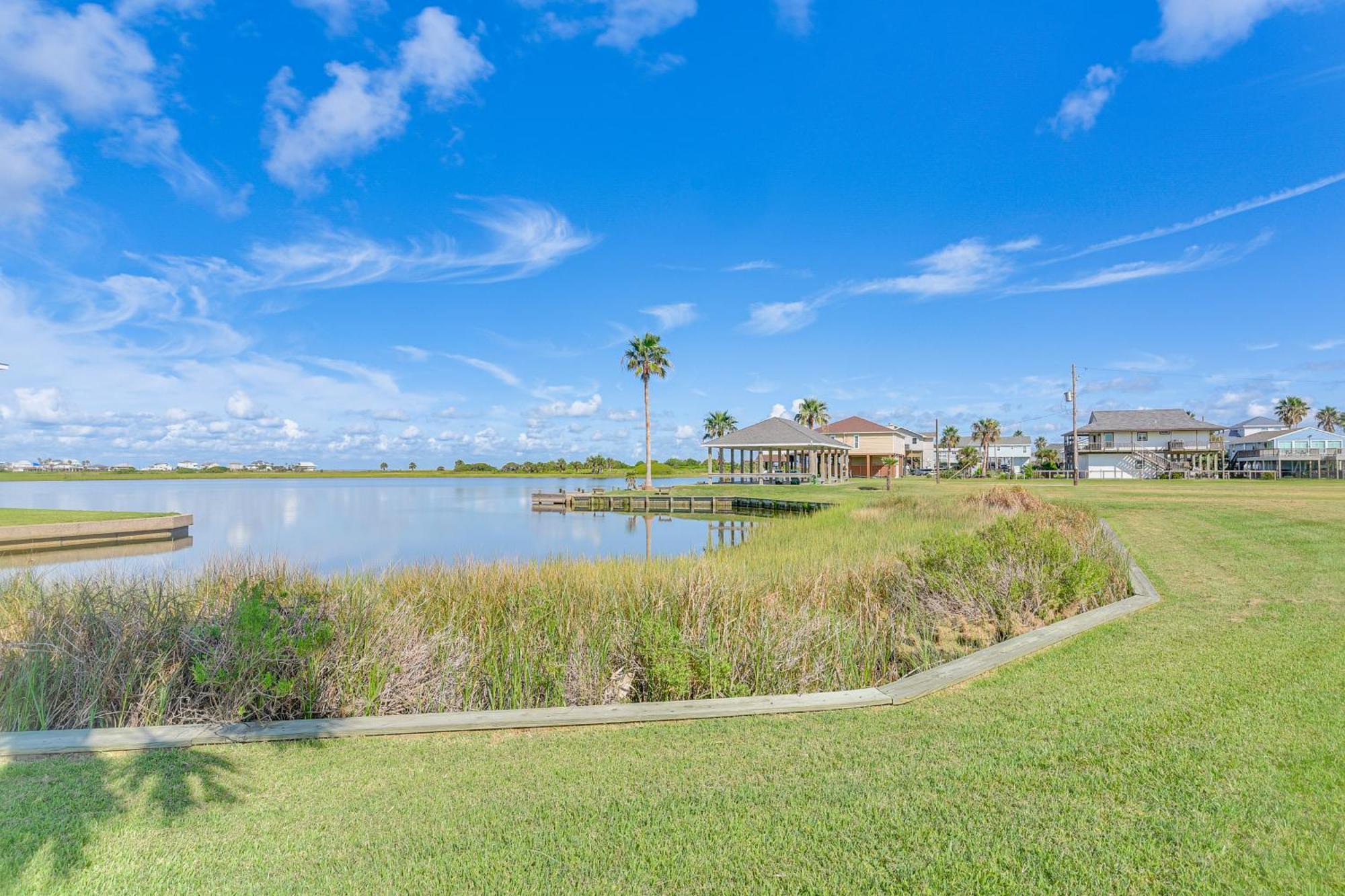Holiday home Beachfront Retreat With Deck - 5 Mi To Schlitterbahn