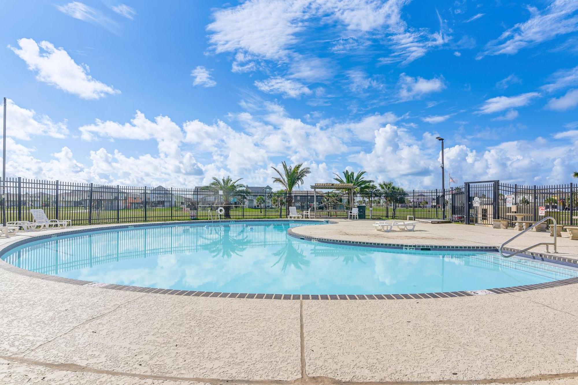 Holiday home Beachfront Retreat With Deck - 5 Mi To Schlitterbahn *